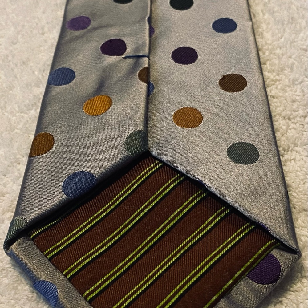 Brand New Stylish Tie By BCBG - Picture 3 of 4